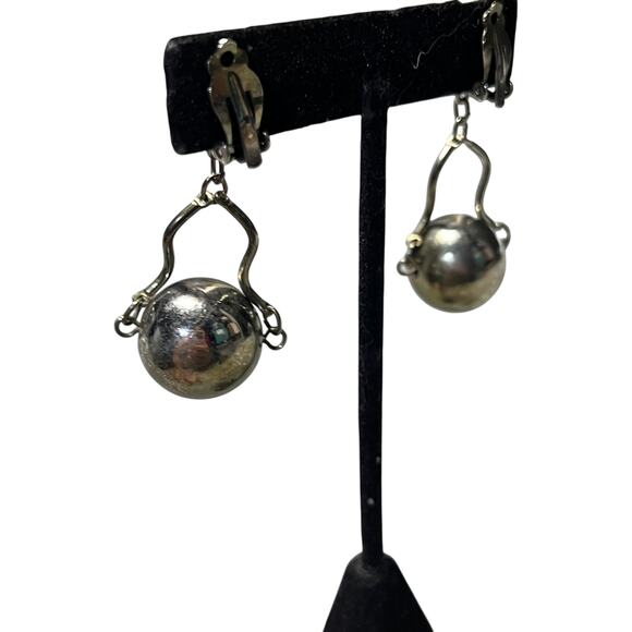 Vintage Silver Metal Orb Ball Dangle Clip On Statement Earrings - Picture 6 of 10